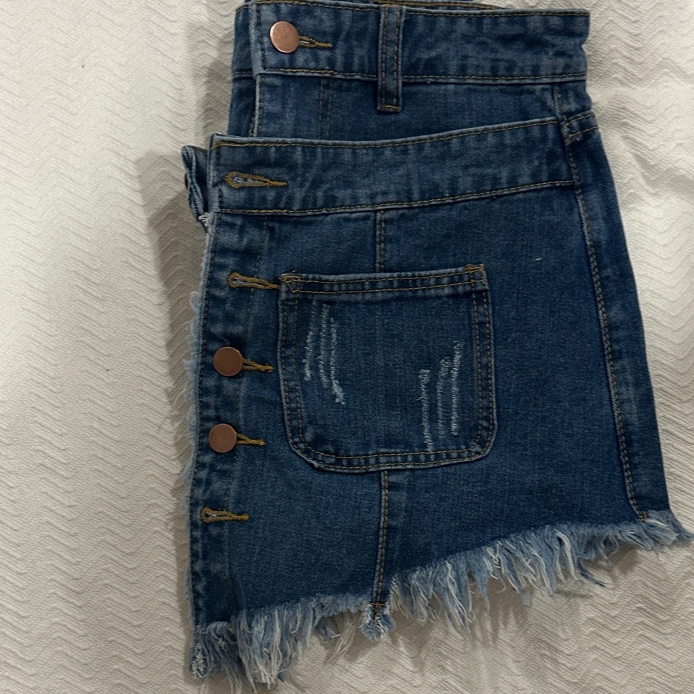 Denim Button-Up Distressed Shorts - Picture 3 of 3